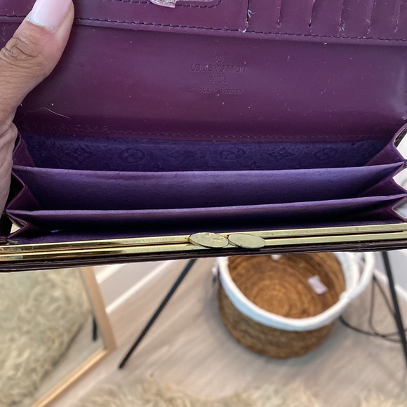 LOUIS Vuitton Vernis Shiny Purple Wallet - Picture 4 of 6